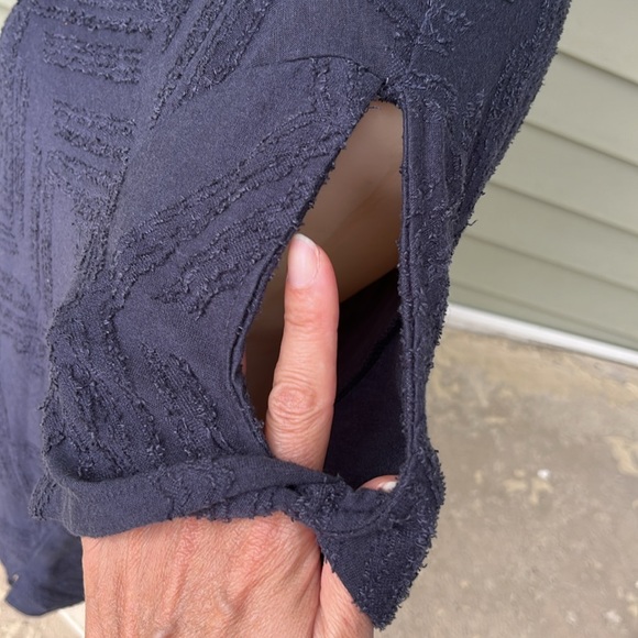 EUC dark blue Peace & Pearls very soft cold shoulder top - Picture 3 of 13